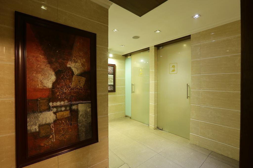 Corporate Regency Hotel New Delhi Exterior photo