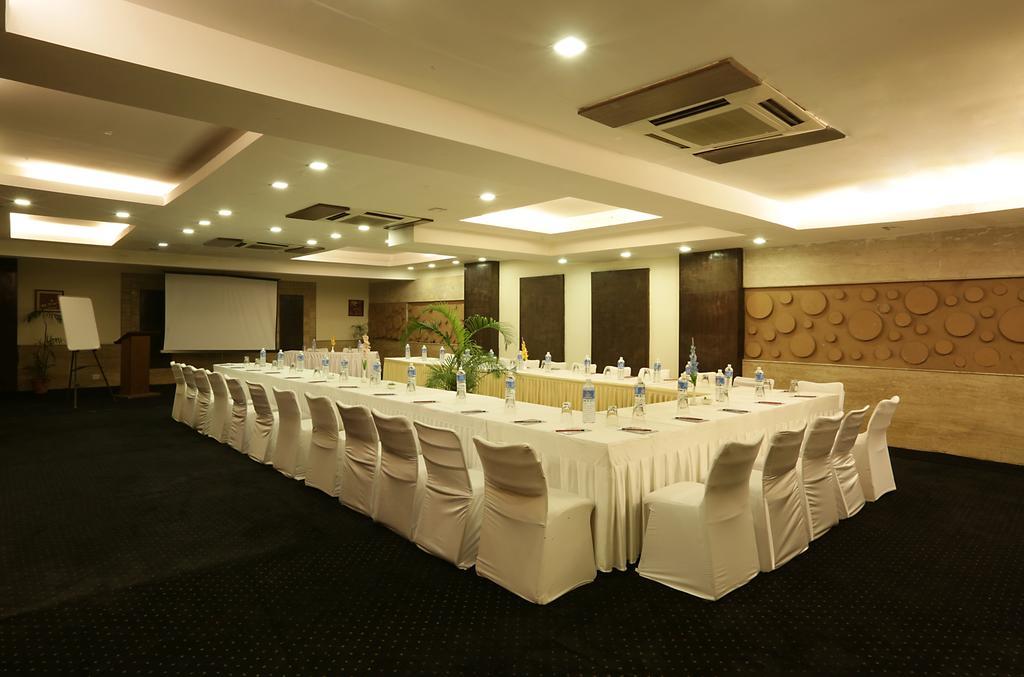 Corporate Regency Hotel New Delhi Exterior photo